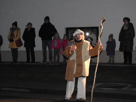 Predstavo Božična noč, smo izjemoma odigrali v Božični vasi Banovci 6